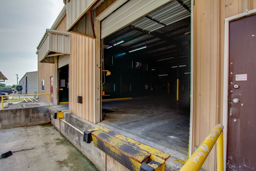 Industrial For Sale: 5655 S Interstate 35, New Braunfels, TX 78132